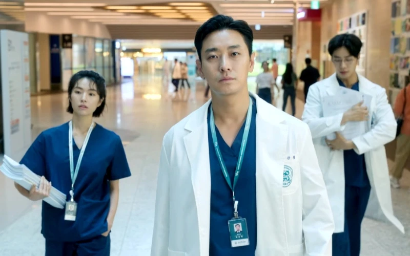 《外傷重症中心》秋英宇 夏英 © Netflix 《外傷重症中心》秋英宇 夏英 © Netflix