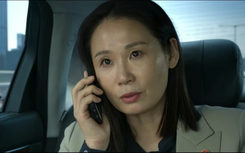 《外傷重症中心》金善映飾演 姜明熙部長 © Netflix 《外傷重症中心》金善映飾演 姜明熙部長 © Netflix