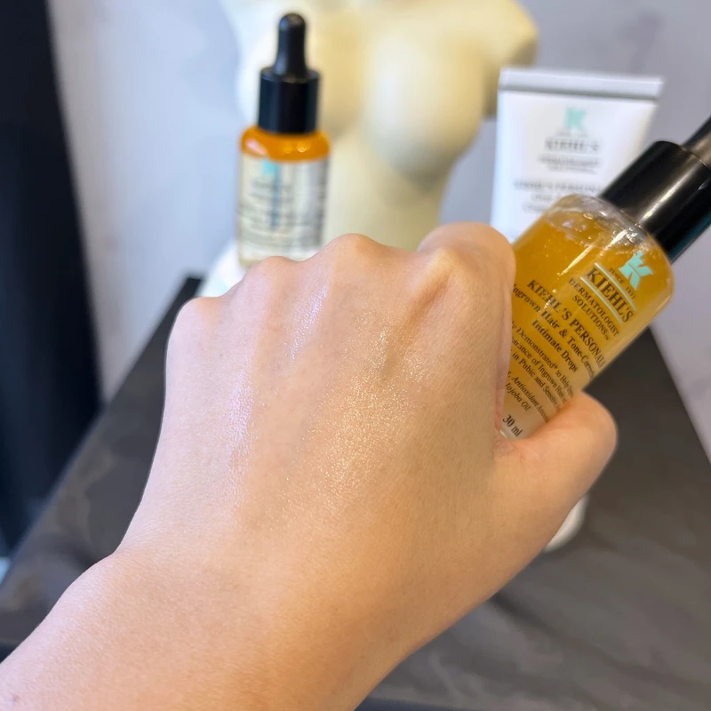 Kiehl’s契爾氏私密理毛修護美白精華質地示意。