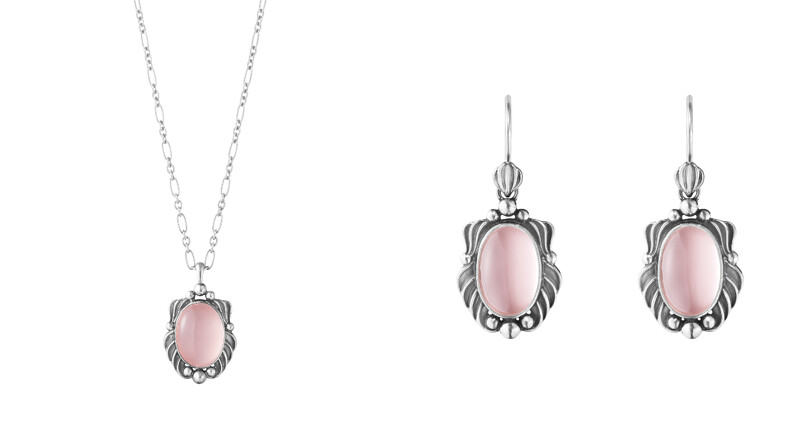 HERITAGE系列台灣限定2025年度粉水晶純銀項鍊,建議售價NT$10,900、HERITAGE系列台灣限定2025年度粉水晶純銀垂墜耳環,建議售價NT$10,900。 HERITAGE系列台灣限定2025年度粉水晶純銀項鍊,建議售價NT$10,900、HERITAGE系列台灣限定2025年度粉水晶純銀垂墜耳環,建議售價NT$10,900。