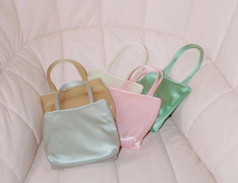 Little Silk Bag 絲質手袋 NT4,280