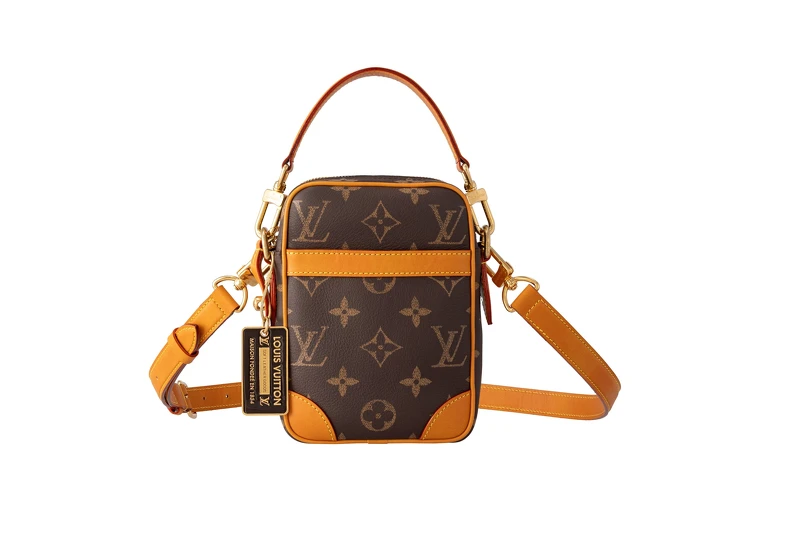 Danube褪色復古柔軟小牛皮Monogram斜背包 $126,000 Danube褪色復古柔軟小牛皮Monogram斜背包 $126,000