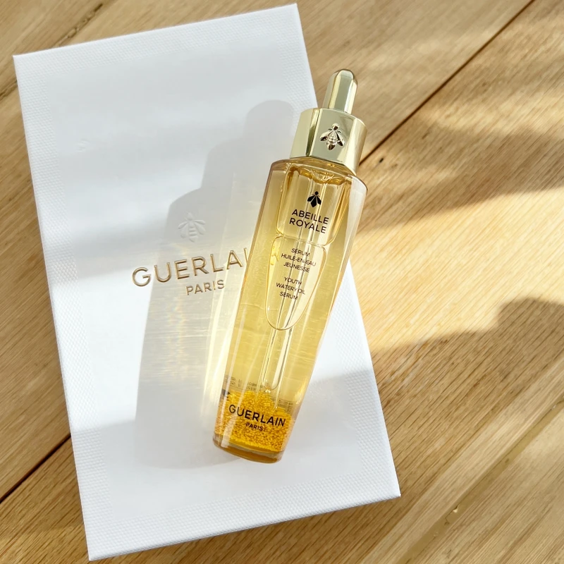 嬌蘭皇家蜂王乳平衡油精華。