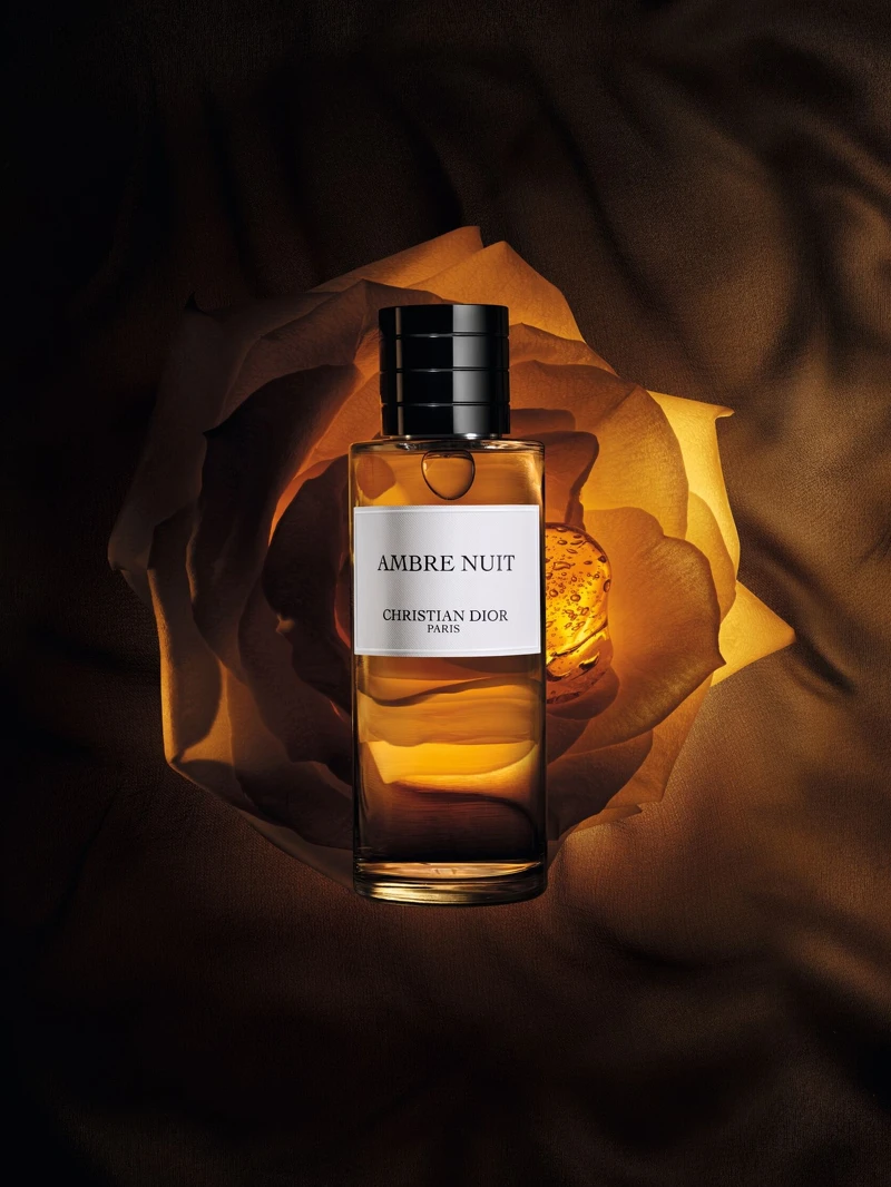 迪奧香氛世家-夜之琥珀香氛50ml，NT6,700、100ml，NT10,900、200ml，NT16,100迪奧香氛世家-夜之琥珀香氛50ml，NT6,700、100ml，NT10,900、200ml，NT16,100
