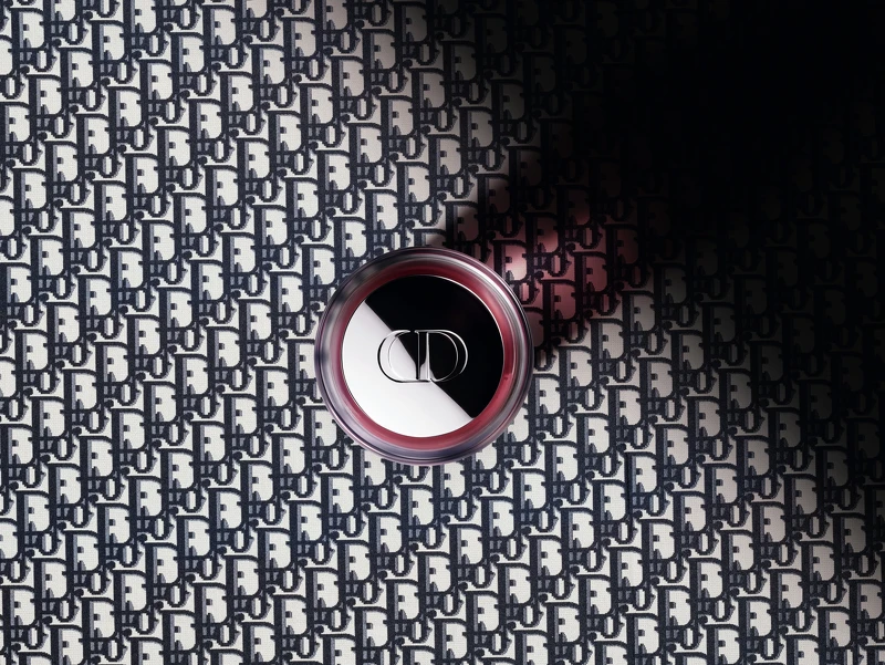 迪奧香氛世家高訂香氛瓶蓋-緹花情境圖。