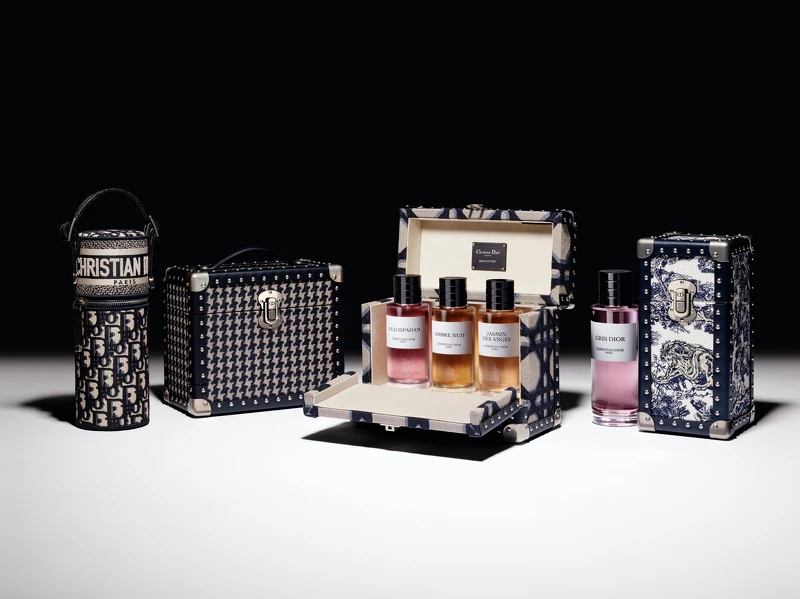 迪奧香氛世家旅行香氛盒、香氛世家淬鍊香精旅行箱、香氛世家香氛旅行箱、香氛世家高訂精裝香氛盒情境圖。