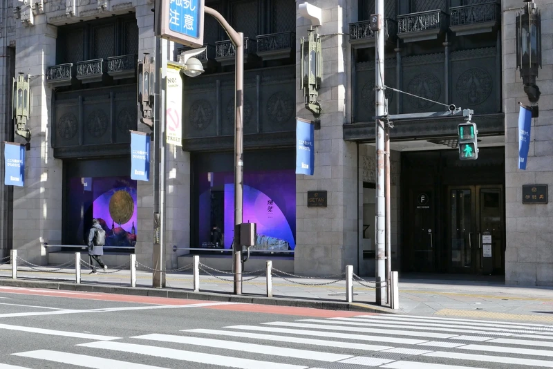 櫥窗也精雕細琢。