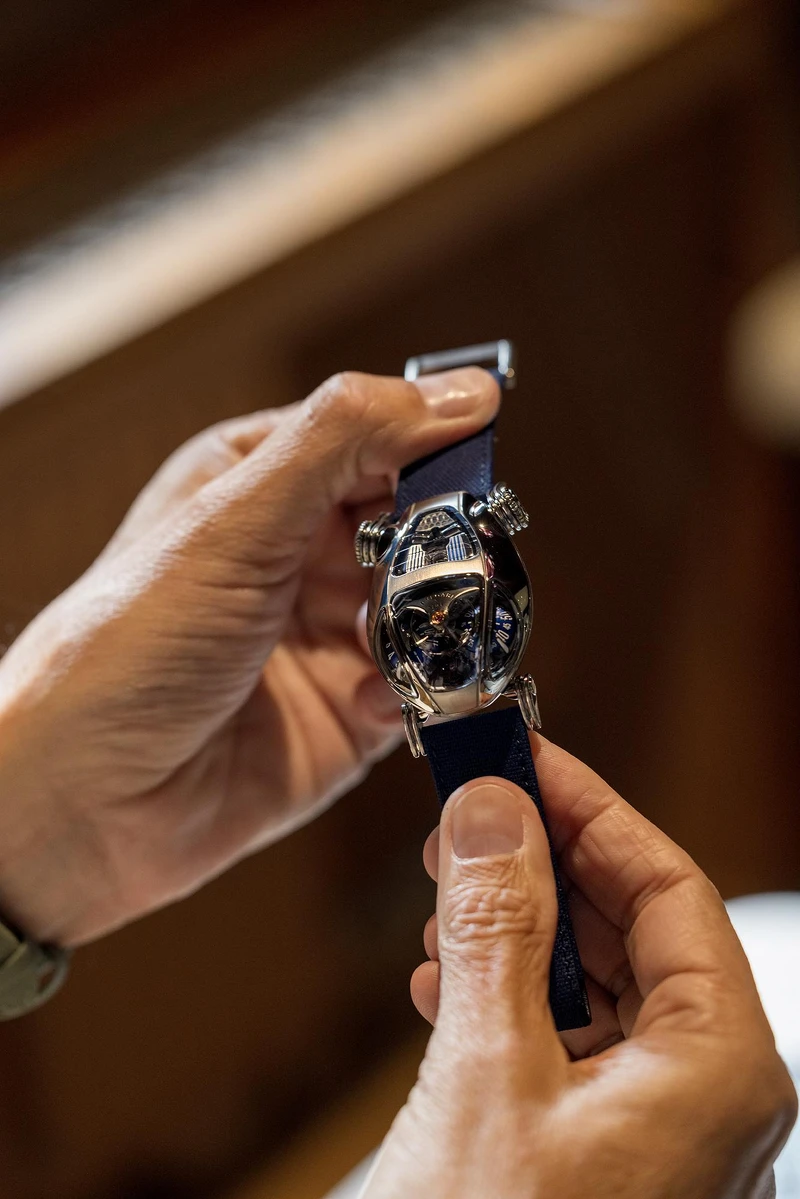 寶格麗Bvlgari攜手獨立製錶MB&F，翻玩經典Serpenti蛇形腕錶，推出科技前衛感滿滿的聯名限量腕錶！