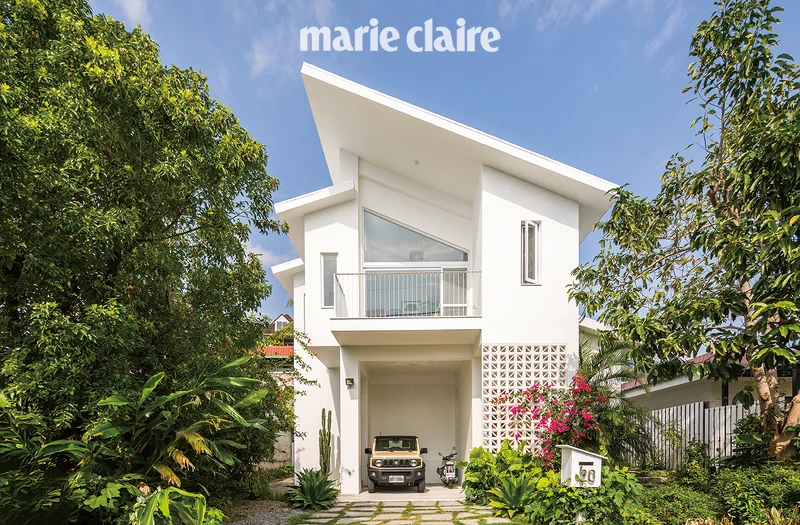 純白的 LAA house 完美與臺東藍天、綠意植栽相襯。