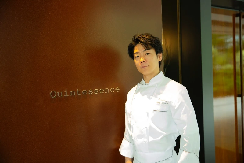 主廚岸田周三(Shuzo Kishida)位在東京品川的「Quintessence」,絕對是必訪的摘星名店。 主廚岸田周三(Shuzo Kishida)位在東京品川的「Quintessence」,絕對是必訪的摘星名店。
