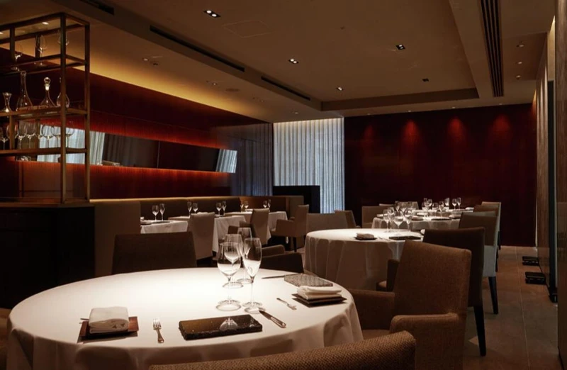 2006年開設「Quintessence」。 2006年開設「Quintessence」。