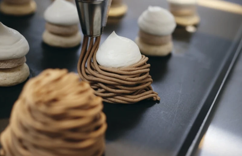 蒙布朗在劇中扮演相當重要的角色。 蒙布朗在劇中扮演相當重要的角色。