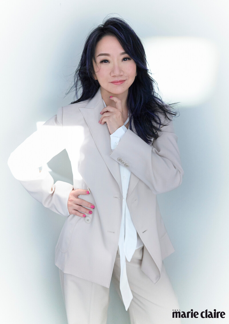 白色西裝外套、白色西裝長褲,both by Weekend Max Mara;白色雪紡襯衫,ba&sh。 白色西裝外套、白色西裝長褲,both by Weekend Max Mara;白色雪紡襯衫,ba&sh。