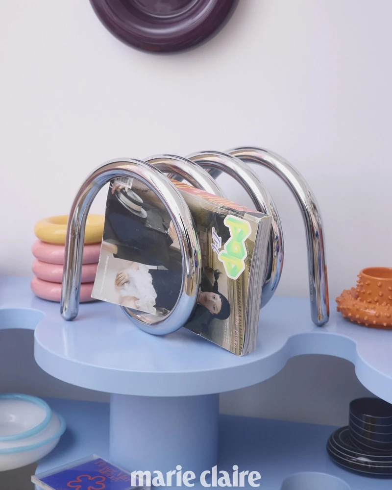 Spiral Stand 是一個能收納雜誌、唱片或書本的小基地。Gustaf 表示自己現在最喜歡的專輯，是 Bon Iver 的《22, A Million》、Robyn 的《Body Talk》，還有 kent 的《Vapen & ammunition》。