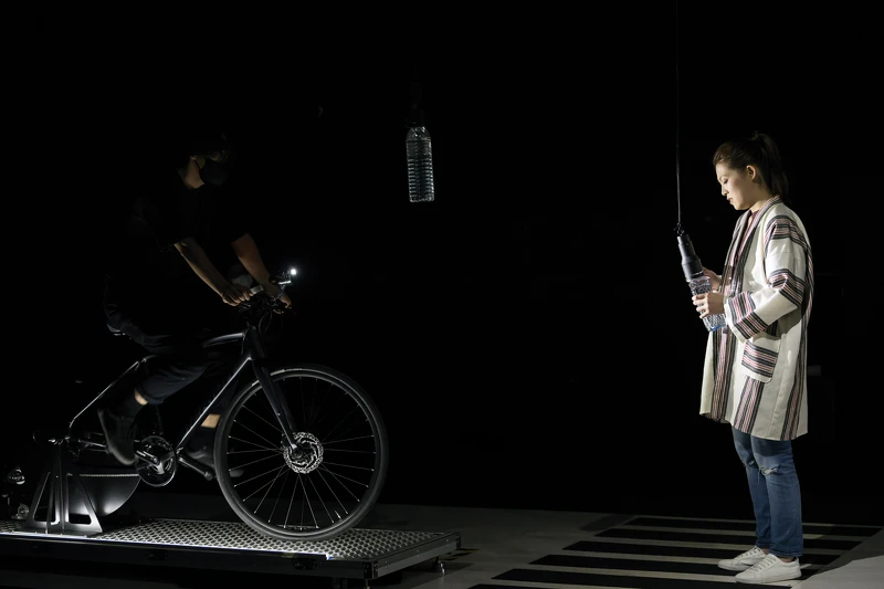 《寫給滅絕時代》劇照(國家兩廳院提供/攝影:張震洲) 《寫給滅絕時代》劇照(國家兩廳院提供/攝影:張震洲)