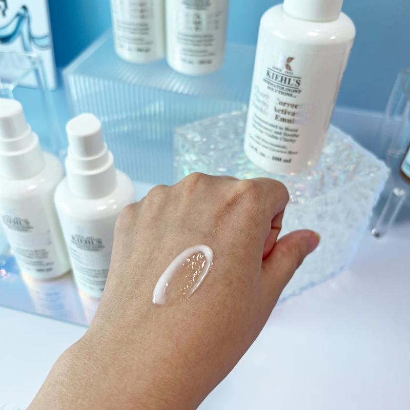 Kiehl’s契爾氏激光精華彈潤美白乳液質地示意。