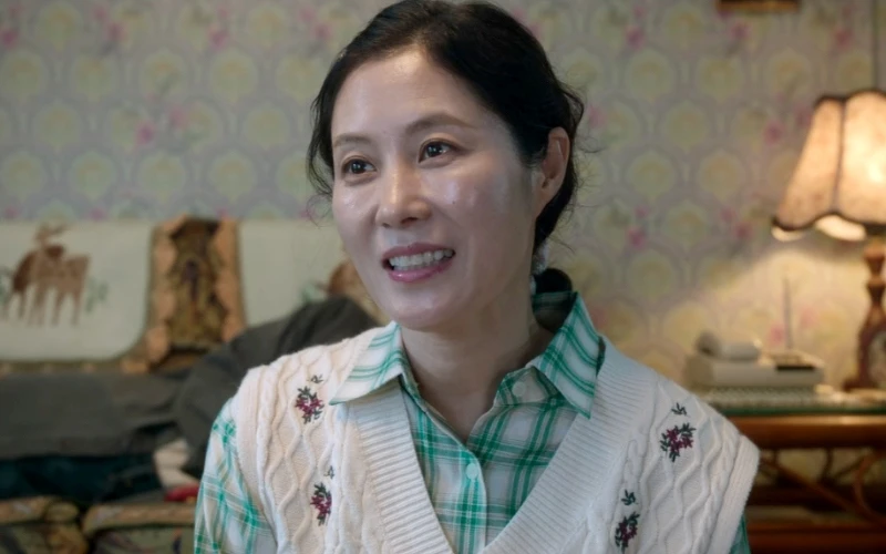 《苦盡柑來遇見你》文素利飾演中年愛純 ©Netflix 《苦盡柑來遇見你》文素利飾演中年愛純 ©Netflix