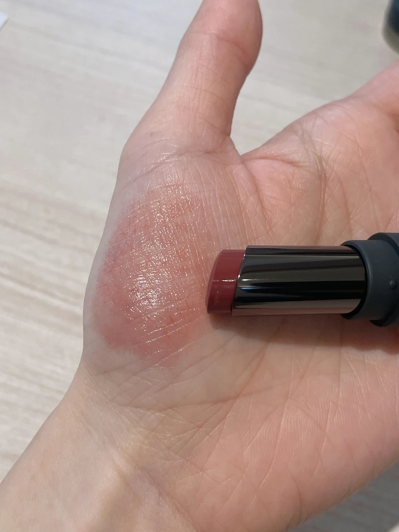 是具有透明感的質地。 是具有透明感的質地。