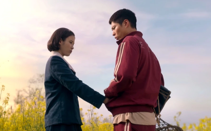 《苦盡柑來遇見你》愛純 寬植 牽手©Netflix 《苦盡柑來遇見你》愛純 寬植 牽手©Netflix