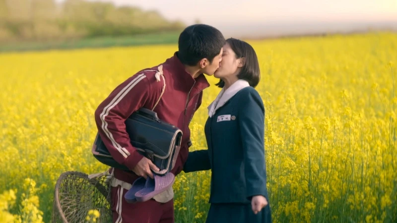 《苦盡柑來遇見你》突如其來的吻 ©Netflix 《苦盡柑來遇見你》突如其來的吻 ©Netflix