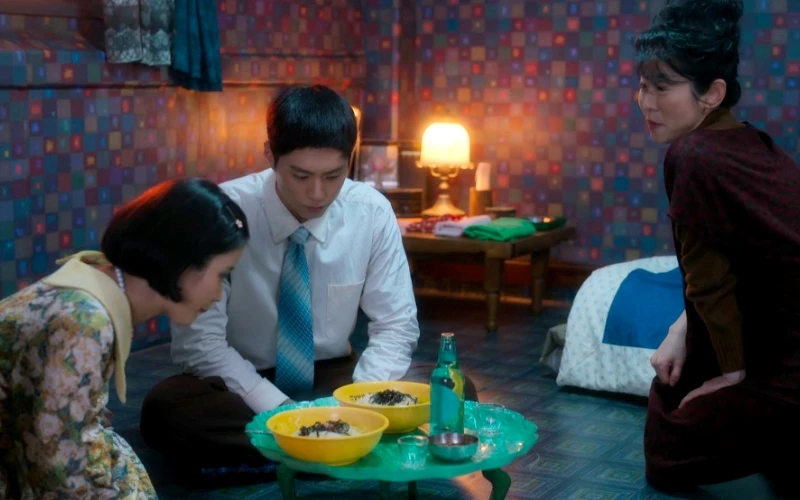 《苦盡柑來遇見你》不懷好意的闆娘由姜末今客串 ©Netflix 《苦盡柑來遇見你》不懷好意的闆娘由姜末今客串 ©Netflix