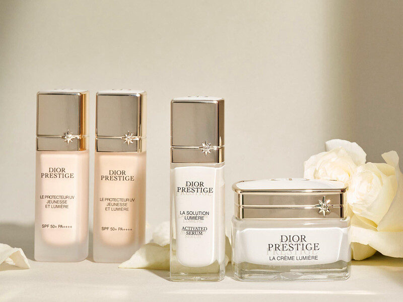 (由左至右)迪奧精萃再生光燦淨白隔離霜、迪奧精萃再生光燦全效BB霜、迪奧精萃再生光燦淨白精華、迪奧精萃再生光燦淨白乳霜。