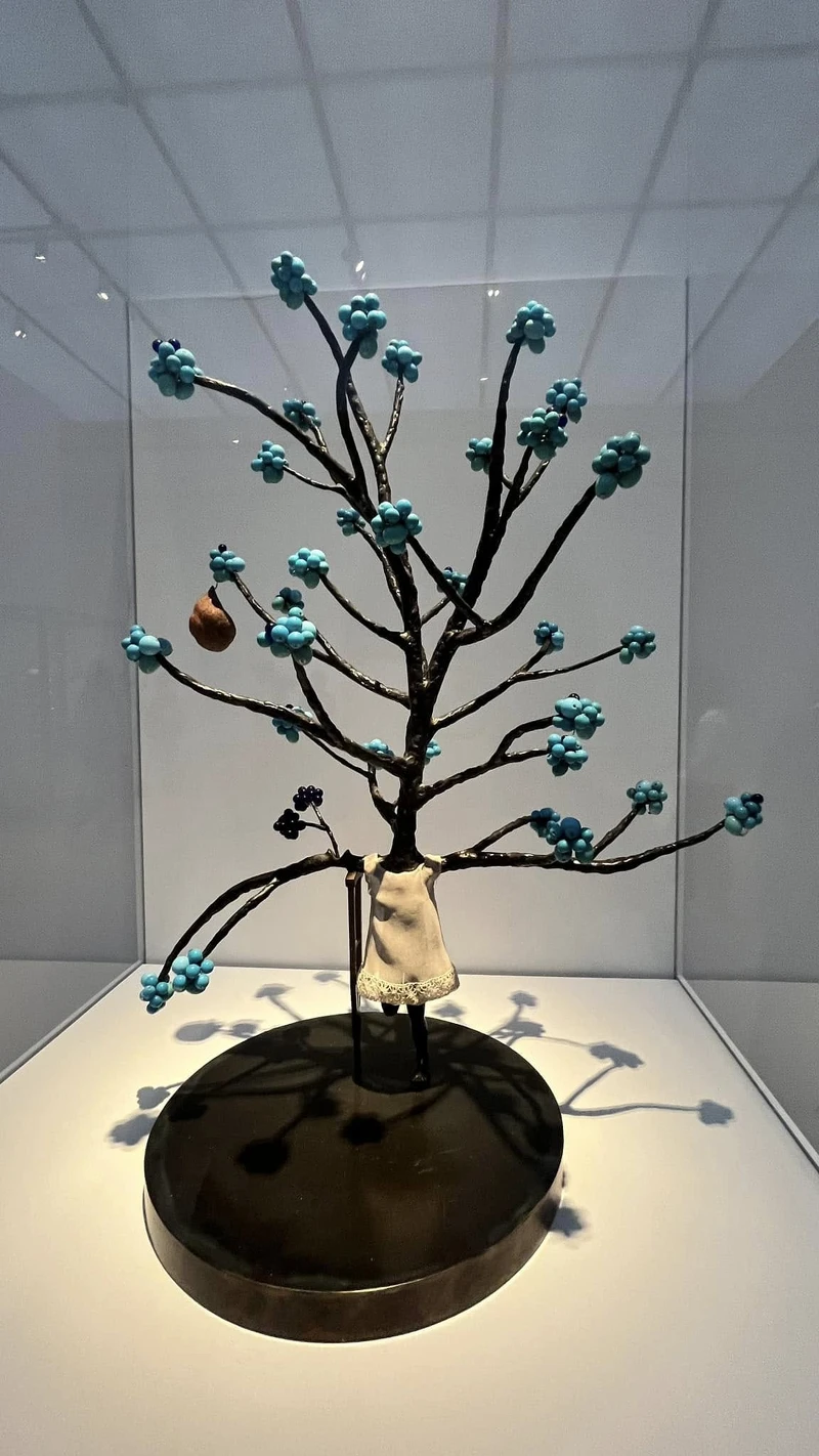 〈修剪造型IV 〉|Melody TU 採訪拍攝|Louise Bourgeois 藝術品版權 © The Easton Foundation/Licensed by VAGA at ARS, New York. 〈修剪造型IV 〉|Melody TU 採訪拍攝|Louise Bourgeois 藝術品版權 © The Easton Foundation/Licensed by VAGA at ARS, New York.