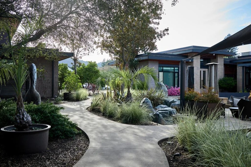 小鎮上的「巴德索諾酒店與水療」相當受到歡迎。 小鎮上的「巴德索諾酒店與水療」相當受到歡迎。