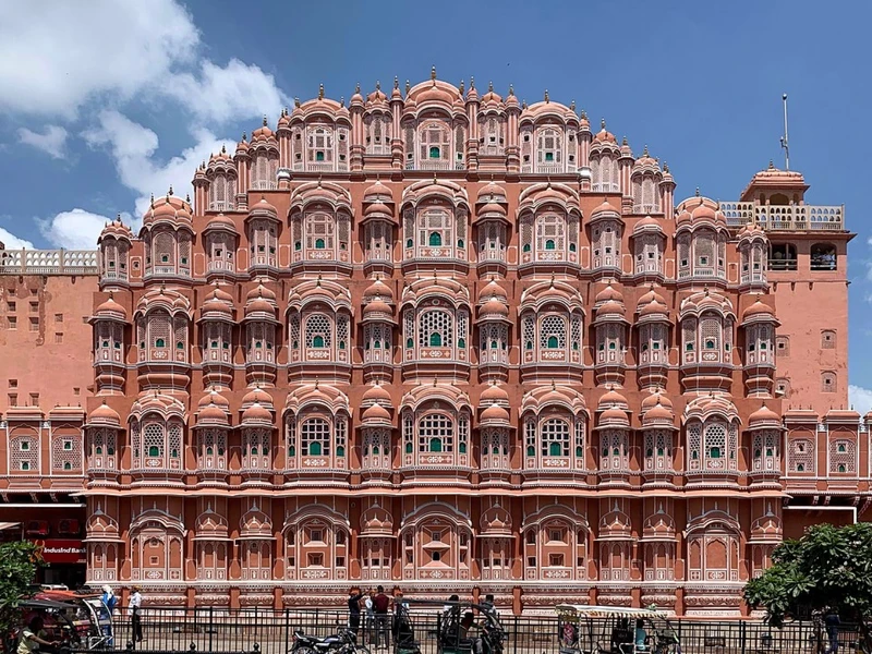 知名的「風之宮殿(Hawa Mahal)」(翻攝維基百科)。 知名的「風之宮殿(Hawa Mahal)」(翻攝維基百科)。