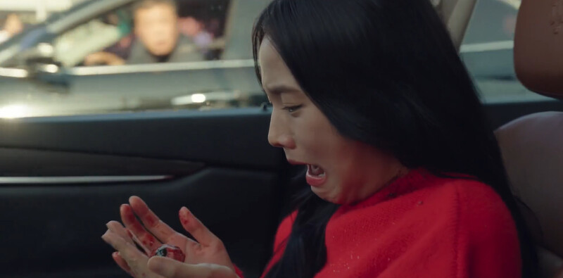 第一集喪屍衝撞車子,眼球掉出來嚇壞Jisoo 第一集喪屍衝撞車子,眼球掉出來嚇壞Jisoo