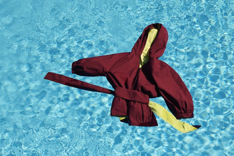 澎袖撞色連帽外套 $28,000 澎袖撞色連帽外套 $28,000