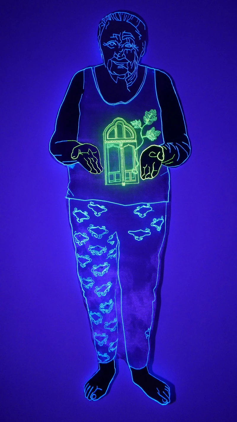 《穿著盔甲的剪影》 Silhouette Wearing Armor 2024 手工刺繡、鋁材、玻璃珠、天然石材｜安卓藝術提供