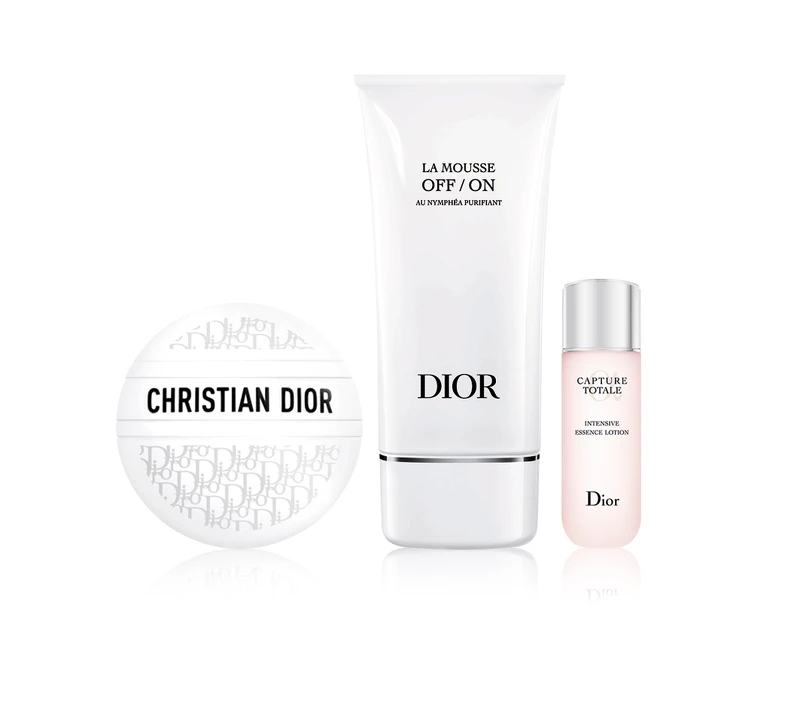 板橋大遠百獨家Dior迪奧極淨舒緩保養組,內含緹花全能修護霜50ml、極淨舒緩潔顏慕斯150ml、逆時能量奇肌露50ml,推薦價3,780元。 板橋大遠百獨家Dior迪奧極淨舒緩保養組,內含緹花全能修護霜50ml、極淨舒緩潔顏慕斯150ml、逆時能量奇肌露50ml,推薦價3,780元。