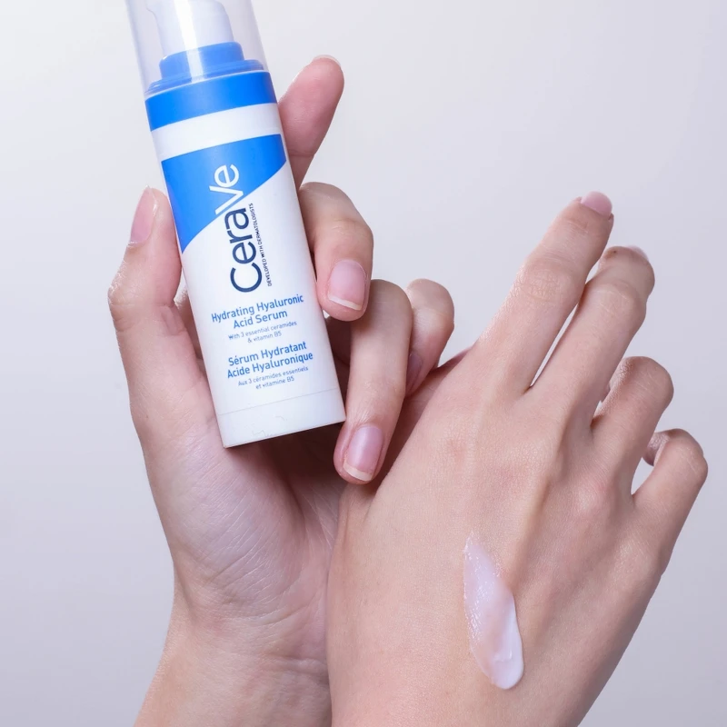 CeraVe適樂膚全效清爽修護防曬乳SPF50/PA++++質地。 CeraVe適樂膚全效清爽修護防曬乳SPF50/PA++++質地。