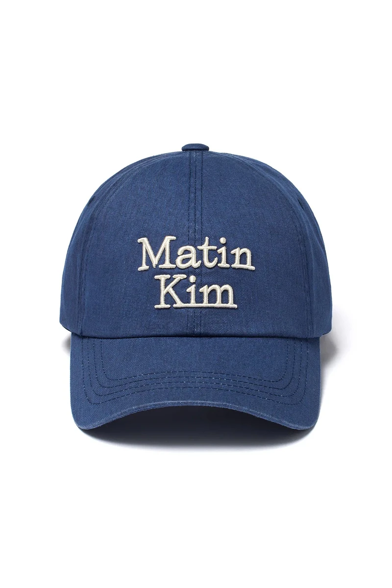 MATIN KIM 立體LOGO刺繡棒球帽,NT1,690。 MATIN KIM 立體LOGO刺繡棒球帽,NT1,690。