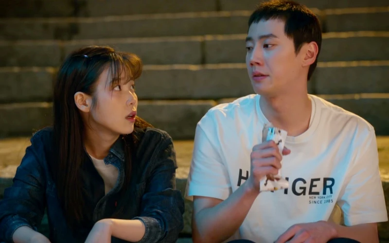 《苦盡柑來遇見你》IU 李濬榮 ©Netflix 《苦盡柑來遇見你》IU 李濬榮 ©Netflix