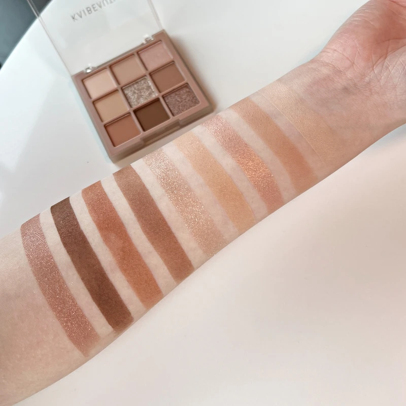 KAIBEAUTY藝想調色眼彩盤(#阿薩姆)手部試色。0.8g*9，NT980