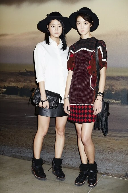 韓國兩位超模姜承賢Kang Hyoni及姜素英Kang So young(由左至右)