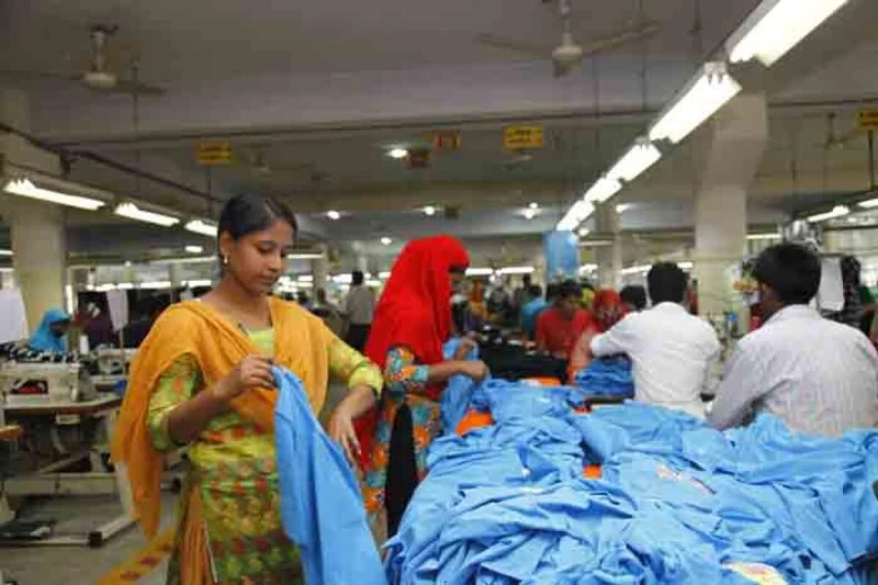 Grameen 開設的成衣廠，幫助當地鄉民可以不被壓榨而得到合理薪資。