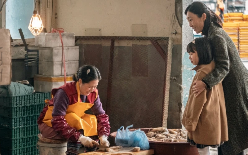 《苦盡柑來遇見你》魚市場這場戲 原來是在鋪梗 ©Netflix