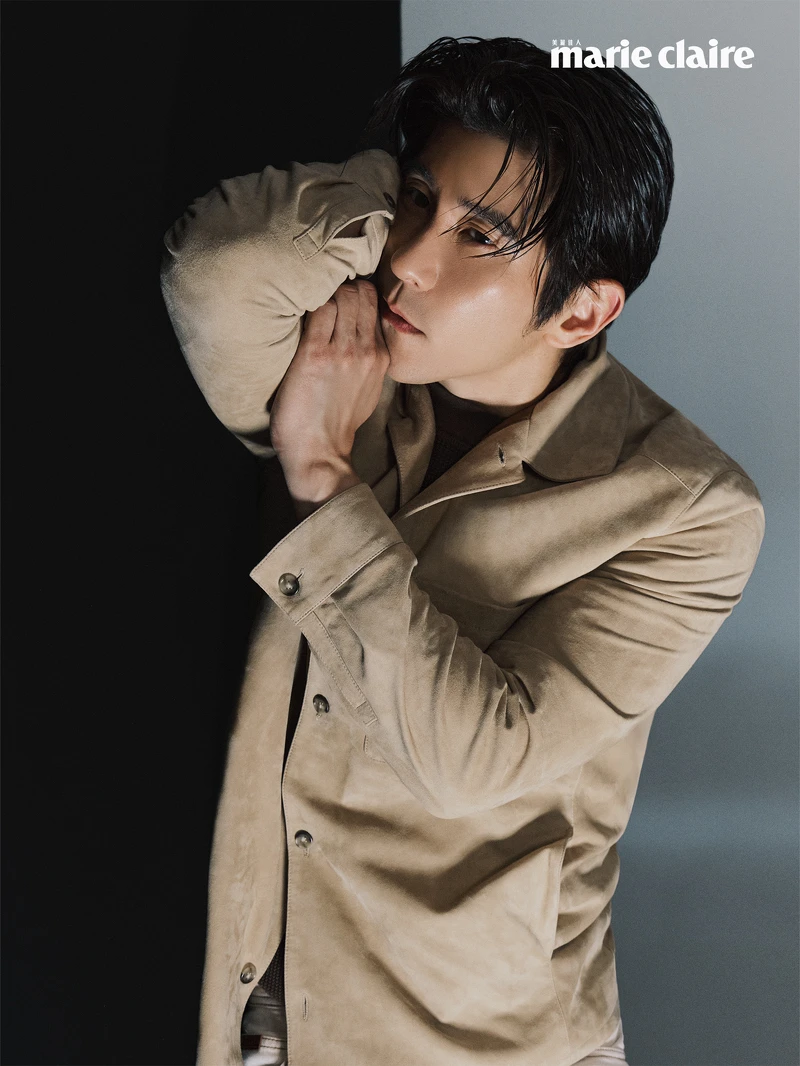 米色襯衫式外套、深咖啡色上衣,all by Tod's。 米色襯衫式外套、深咖啡色上衣,all by Tod's。