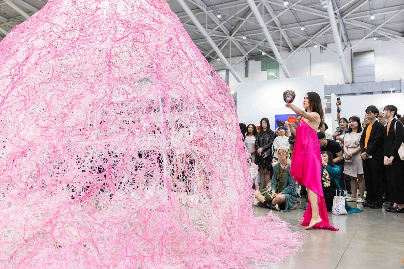 2024台北當代藝術博覽會。藝術家洪郁雯。 2024台北當代藝術博覽會。藝術家洪郁雯。