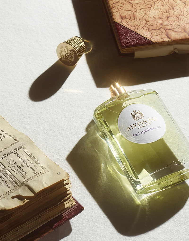 ATKINSONS阿特金森 摯愛花束淡香水(小蒼蘭與鈴蘭) NT$5,250元/100ml。 ATKINSONS阿特金森 摯愛花束淡香水(小蒼蘭與鈴蘭) NT$5,250元/100ml。