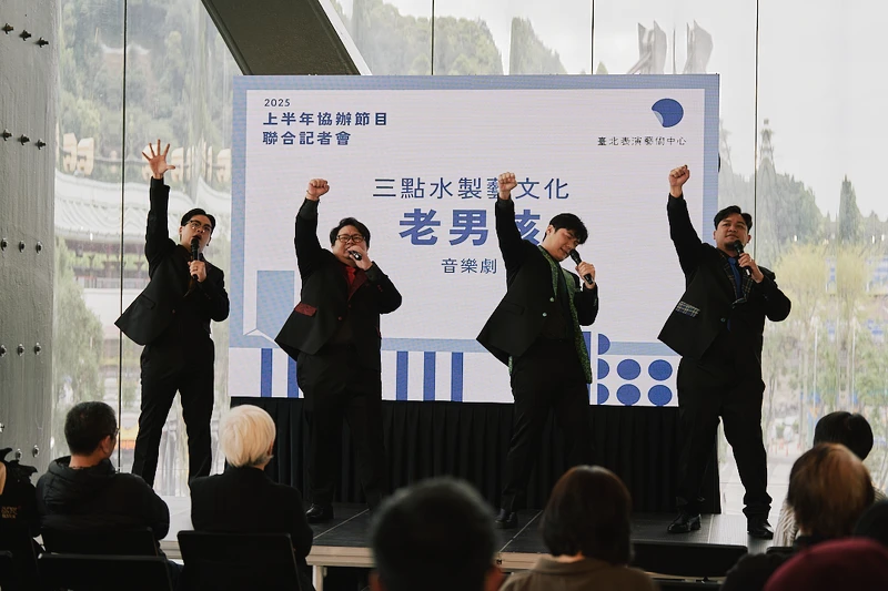 《老男孩》現場展示充滿幽默節奏與合作默契的唱跳重量級演出。(臺北表演藝術中心提供) 《老男孩》現場展示充滿幽默節奏與合作默契的唱跳重量級演出。(臺北表演藝術中心提供)