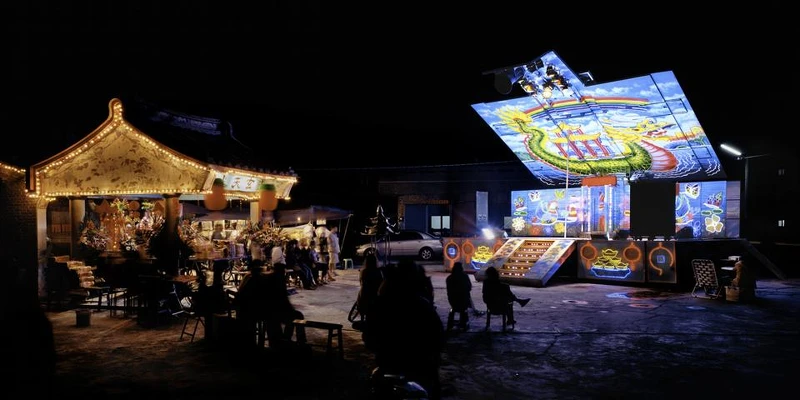 沈昭良，《台灣綜藝團》，2005-2023，藝術微噴、影片，尺寸依場地而定。圖像由藝術家提供。