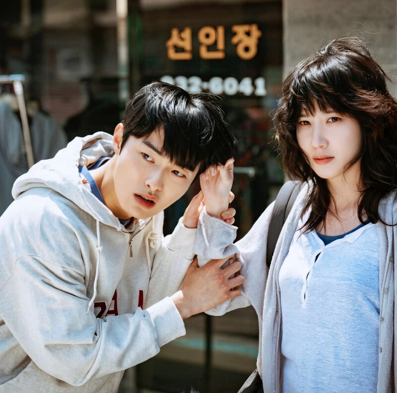 徐榮柱(左)尹燦榮飾演