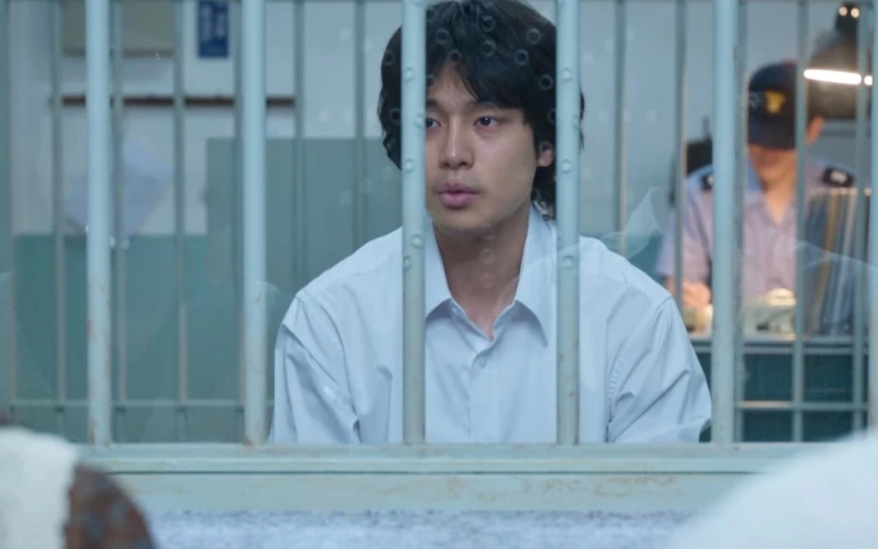 《苦盡柑來遇見你》銀明含冤被關 ©Netflix 《苦盡柑來遇見你》銀明含冤被關 ©Netflix