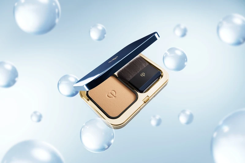 肌膚之鑰恆潤光采粉餅 SPF 25/PA++情境圖。 肌膚之鑰恆潤光采粉餅 SPF 25/PA++情境圖。