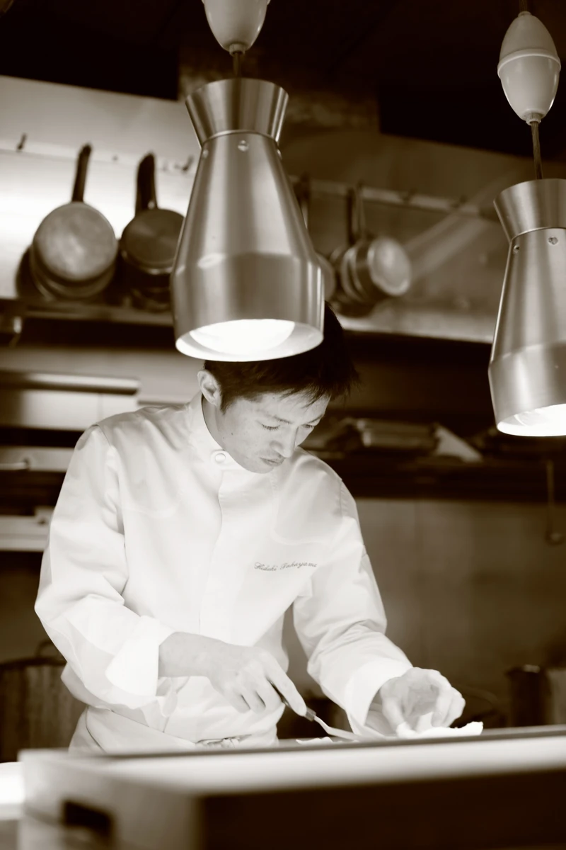 曾獲兩次博古斯亞太區冠軍的 主廚高山英紀, 將攜手最崇愛的老師Chef Marcon 獻上師徒唯一傳承饗宴。 曾獲兩次博古斯亞太區冠軍的 主廚高山英紀, 將攜手最崇愛的老師Chef Marcon 獻上師徒唯一傳承饗宴。