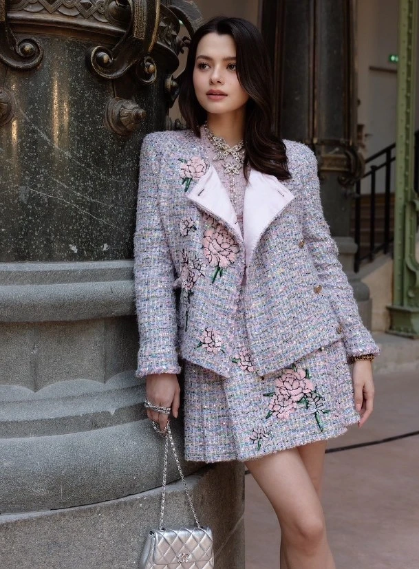 2025年3月12日，Chanel 正式宣布Becky成為新一任的品牌代言人，也是泰國第三位的品牌代言人之一。